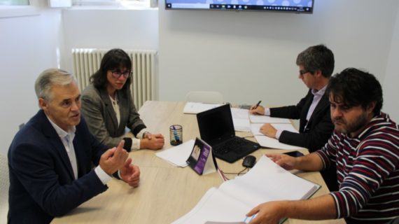 A Deputación estuda con Vila de Cruces a humanización do tramo da estrada que comunica o centro urbano co cemiterio e o tanatorio