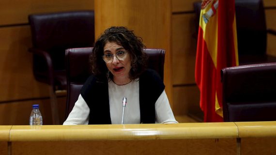 La ministra de Hacienda señala como prioridad aprobar unos Presupuestos para la reconstrucción económica y social