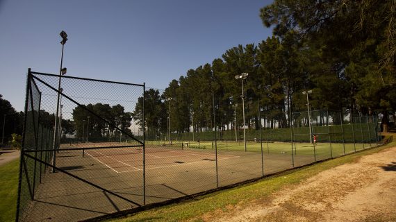 O Complexo Deportivo de Monterrei reabre as súas portas concertando 13 citas no primeiro día -3 para a pista de atletismo, 6 para as pistas de tenis e 4 para as pistas de pádel-