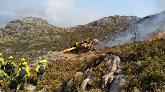 Emotivas palabras de «Diario de un Bombero» tras el trágico accidente de un hidroavión del operativo portugués de extinción en el fuego del ayuntamiento de Lobios que afecta al Parque Natural del Xurés