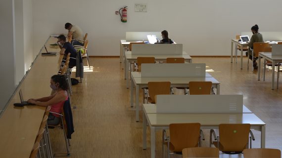 A Biblioteca Universitaria rexistrará os seus usuarios para poder facer un rastrexo no caso de darse un positivo