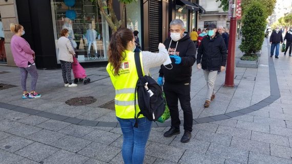 O goberno de Vigo repartirá outras 20.000 máscaras nos mercados municipais