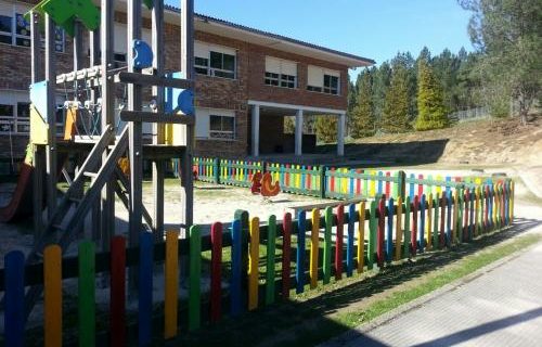 A concellaría de Ensino de Ponteareas e ANPA do CEIP Santiago de Oliveira urxen á Xunta a construción dun ximnasio e do comedor escolar