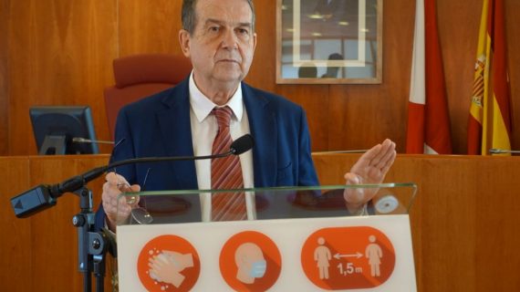 El alcalde garantiza la atención municipal a todas las familias en riesgo de desalojo