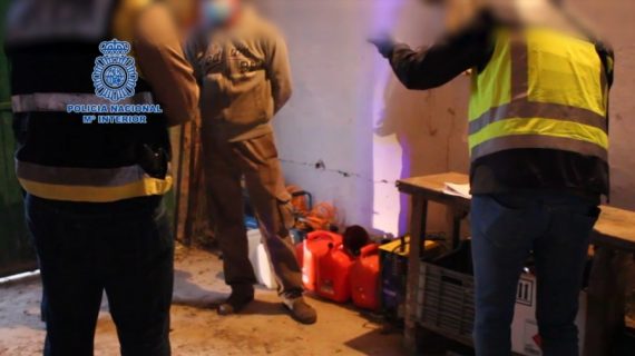 La Policía Nacional libera en Málaga a once personas explotadas laboralmente y obligadas a vivir hacinadas en una nave de almacenaje