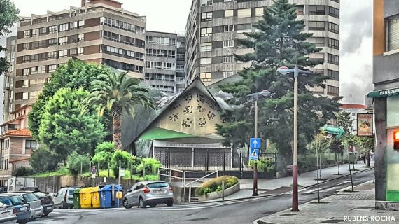 La Policía Nacional detiene a dos jóvenes que habían amenazado a otro menor para robarle cerca de la iglesia de los Picos