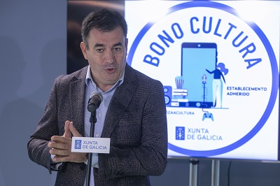 Román Rodríguez anima al sector a adherirse al Bono Cultura de la Xunta para impulsar su actividad