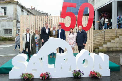 Rueda participa en los actos conmemorativos de la 50 edición de la Fiesta del Salmón de A Estrada