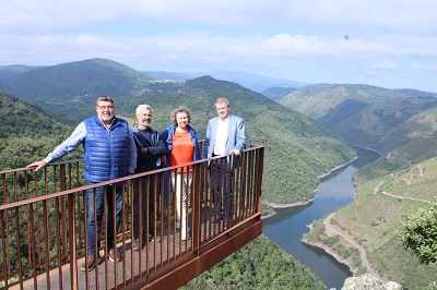 La Xunta mejora la accesibilidad a núcleos rurales de los ayuntamientos de Castro Caldelas y A Teixeira en el marco del apoyo a la pavimentación de caminos públicos municipales