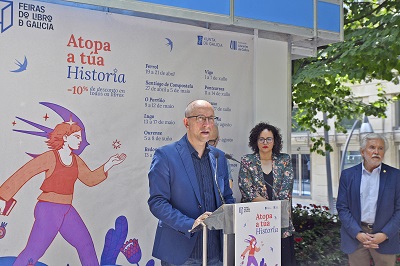 Anxo M. Lorenzo anima a la ciudadanía a disfrutar de la cultura en la Feria del Libro de Ourense