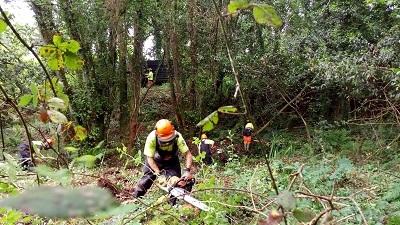 La Xunta realiza labores de conservación y mantenimiento en los arroyos de Queo de Abaixo y de A Balsa, a su paso por el ayuntamiento de Carballo