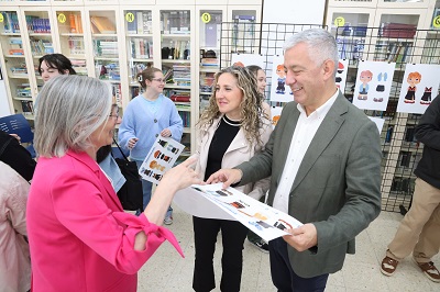 Valentín García ensalza la originalidad en la reinterpretación del traje gallego del CIFP Leixa